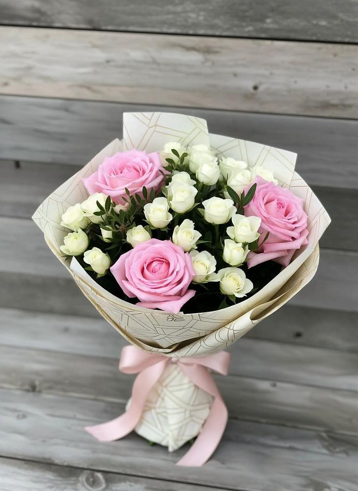 Букет цветов из: Розы в Старонижестеблиевской