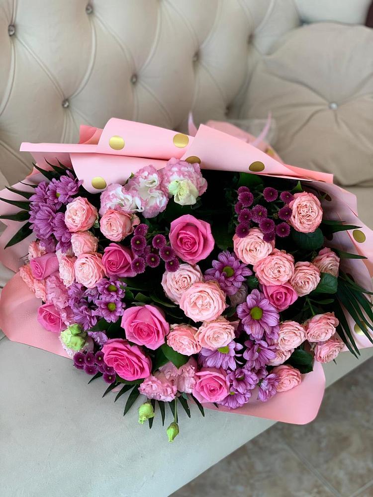 Букет цветов из: Хризантемы, Розы и Лизиантусы в Старонижестеблиевской