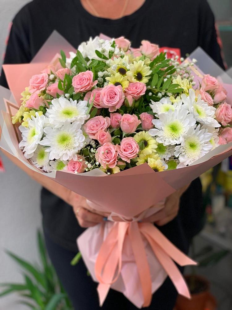 Букет цветов из: Розы и Хризантемы в Старонижестеблиевской