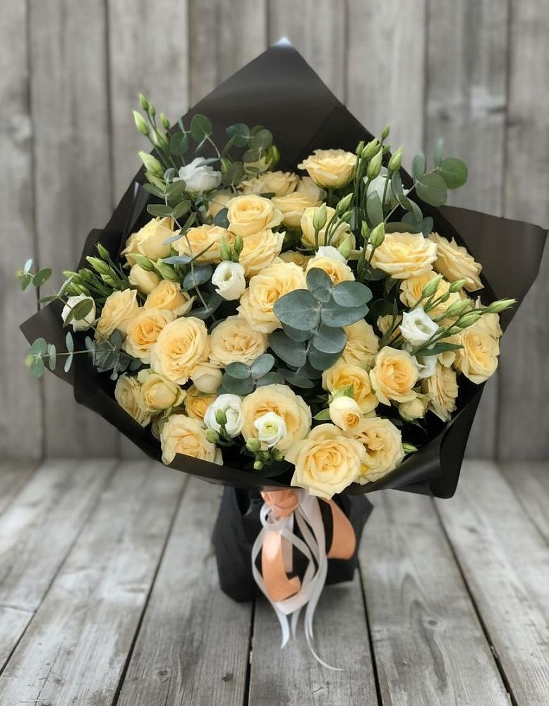 Букет цветов из: Розы и Лизиантусы в Старонижестеблиевской