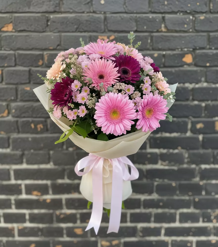 Букет цветов из: Герберы и Хризантемы в Старонижестеблиевской
