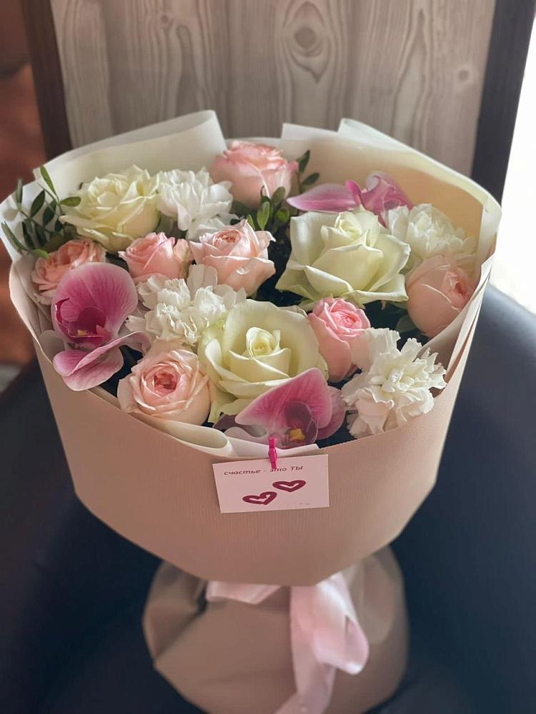 Букет цветов из: Орхидеи, Розы и Гвоздики в Старонижестеблиевской