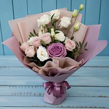 Букет цветов из:  Розы и Лизиантусы в Старонижестеблиевской
