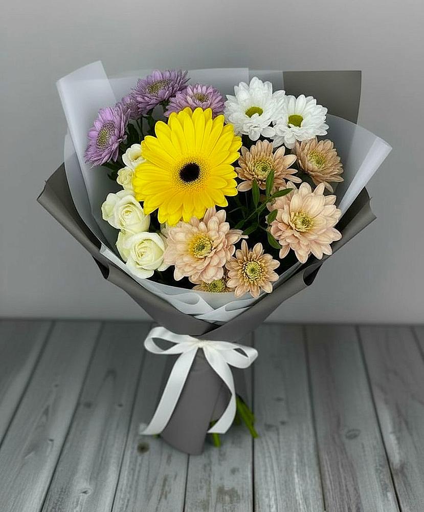 Букет цветов из: Розы, Герберы и Хризантемы в Старонижестеблиевской