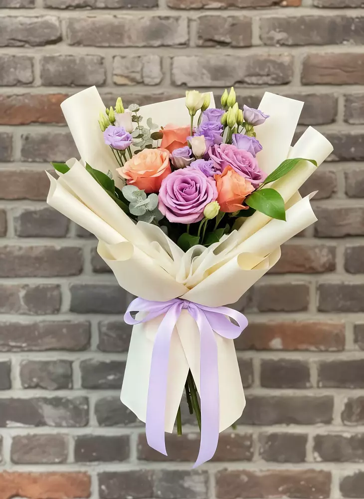 Букет цветов из: Лизиантусы и Розы в Старонижестеблиевской