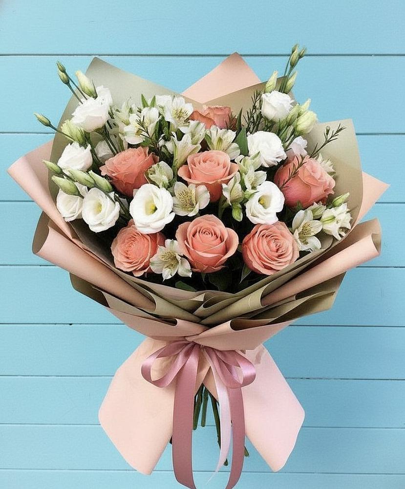 Букет цветов из: Розы, Альстромерии и Лизиантусы в Старонижестеблиевской