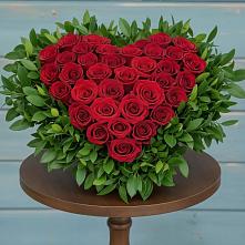 Цветочная композиция из Розы в виде сердца в Старонижестеблиевской