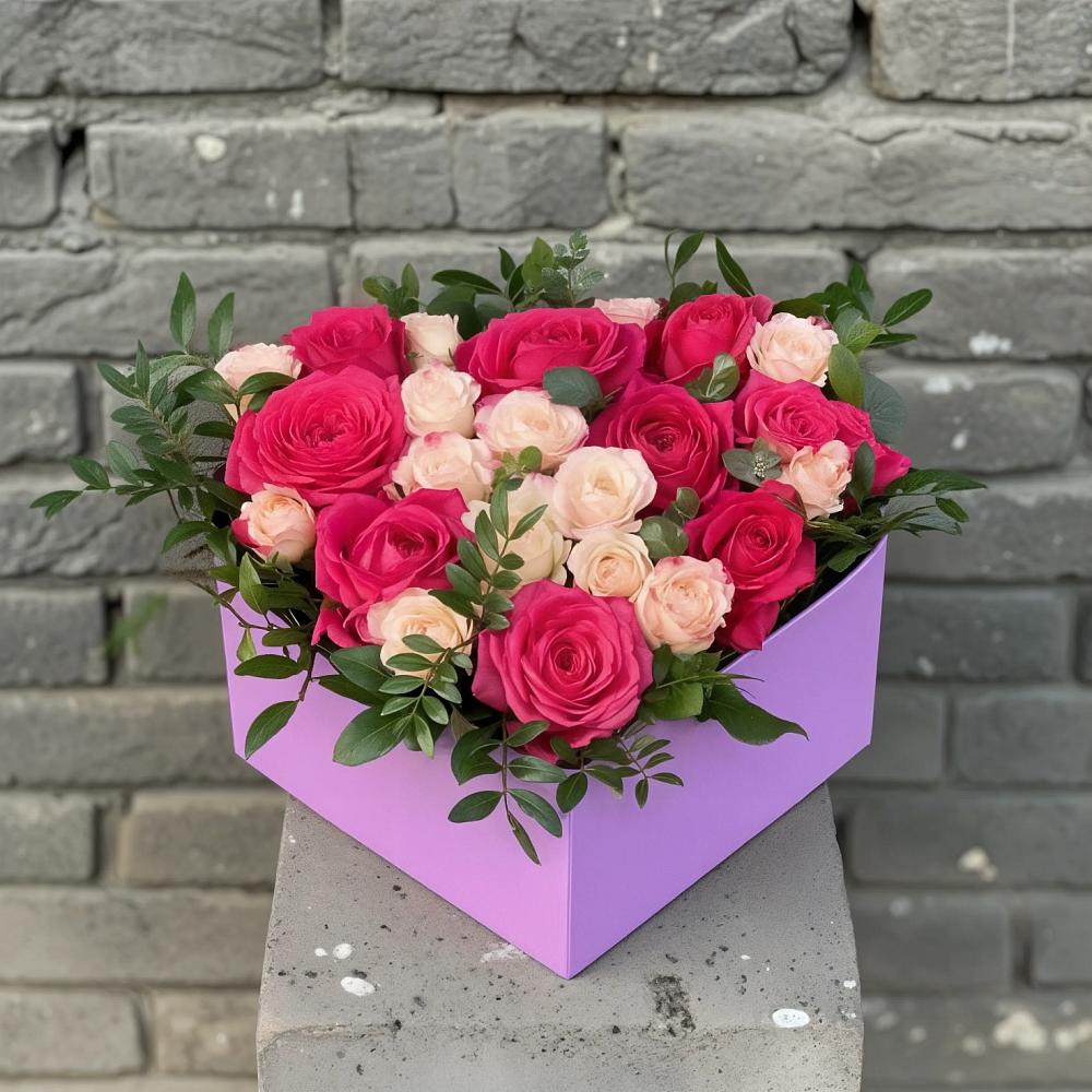 Цветочная композиция из Розы в коробке в Старонижестеблиевской