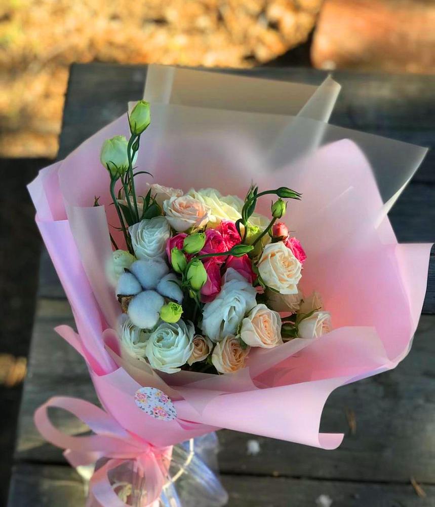 Букет цветов из: Розы и Лизиантусы в Старонижестеблиевской