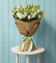 Букет цветов из:  Лизиантусы в Старонижестеблиевской