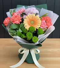 Букет цветов из:  Гвоздики, Розы, Герберы и Хризантемы в Старонижестеблиевской