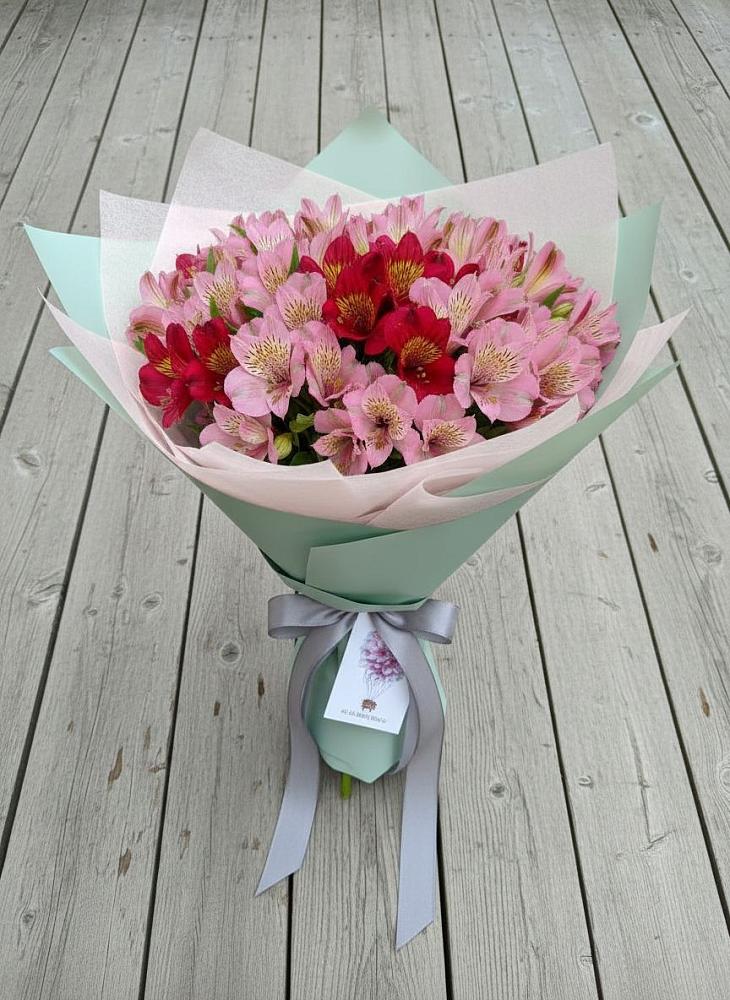 Букет цветов из: Альстромерии в Старонижестеблиевской