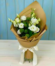 Букет цветов из:  Хризантемы и Лизиантусы в Старонижестеблиевской