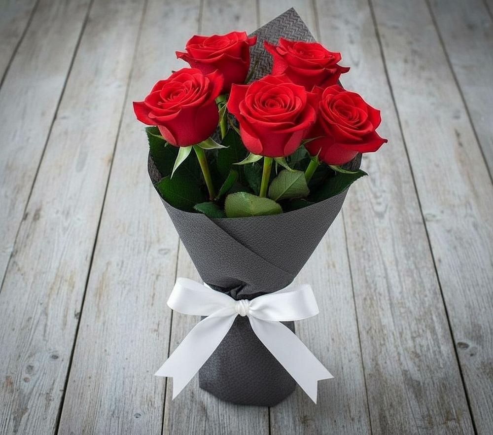 Букет 5 Красных роз Эдлесс Лав в Старонижестеблиевской