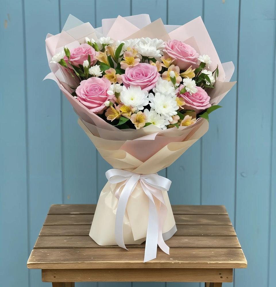 Букет цветов из: Гвоздики, Орхидеи и Розы в Старонижестеблиевской