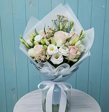 Букет цветов из:  Розы и Лизиантусы в Старонижестеблиевской