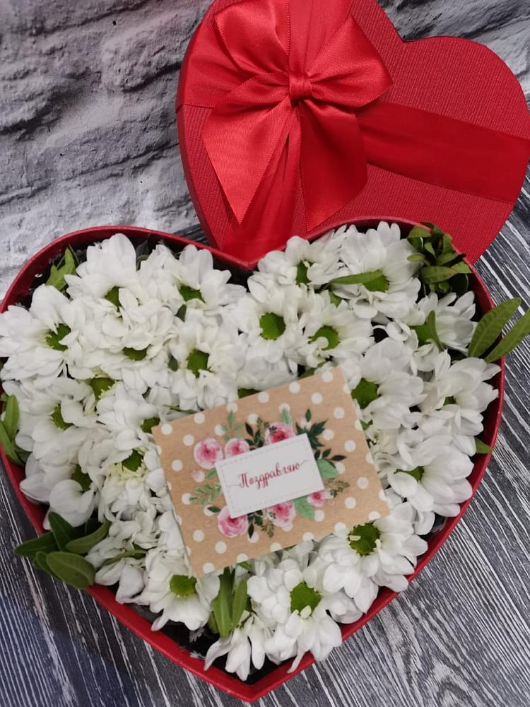 Цветочная композиция из Хризантемы в виде сердца в Старонижестеблиевской