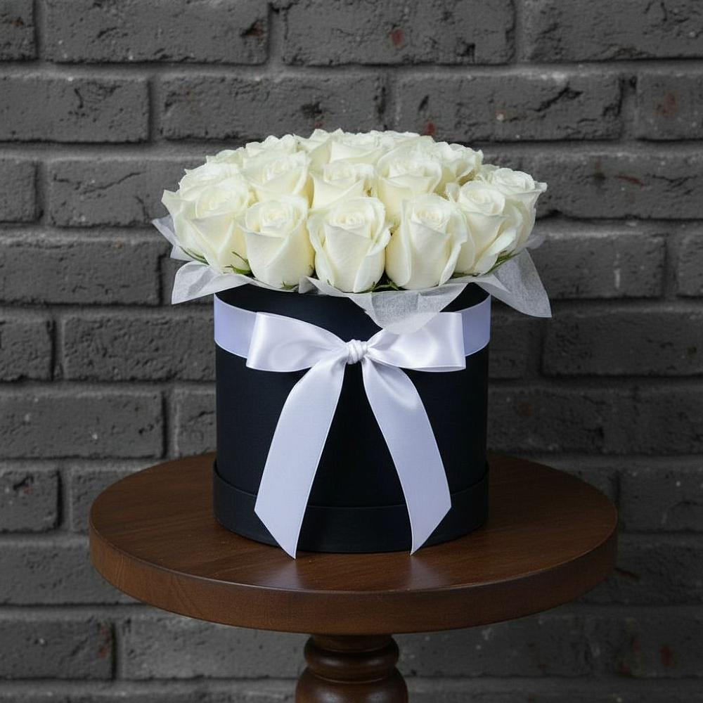 Цветочная композиция из Розы в шляпной коробке в Старонижестеблиевской