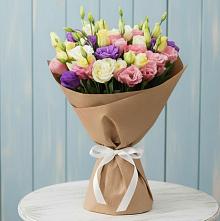 Букет цветов из:  Лизиантусы в Старонижестеблиевской
