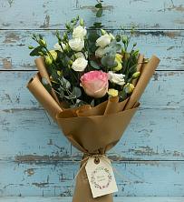 Букет цветов из:  Розы и Лизиантусы в Старонижестеблиевской
