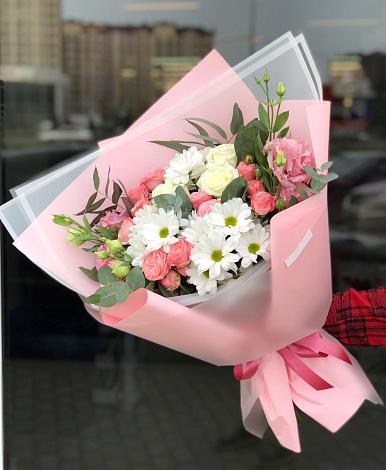Букет цветов из: Розы, Лизиантусы и Хризантемы в Старонижестеблиевской