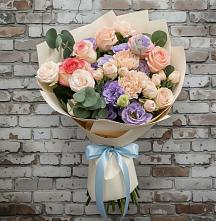 Букет цветов из:  Розы, Лизиантусы и Гвоздики #REPLACE_PRED# Старонижестеблиевской