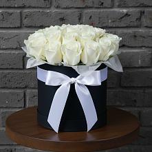 Цветочная композиция из Розы в шляпной коробке в Старонижестеблиевской