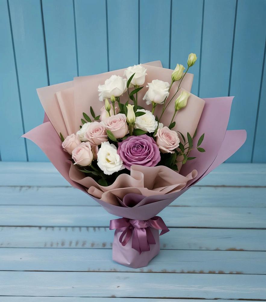 Букет цветов из: Розы и Лизиантусы в Старонижестеблиевской